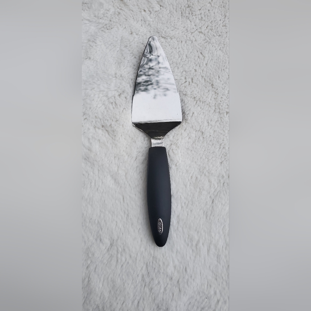 Oxo Stainless Steel Cake Server with Black Handle
